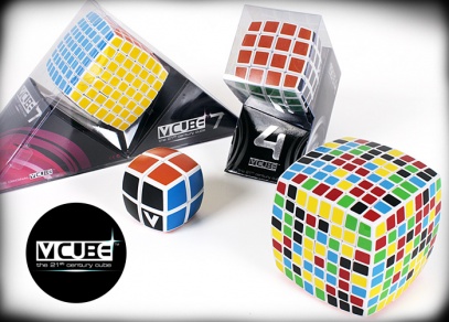 Dokážete složit V-Cube kostku tak, aby byly na každé straně kostky pouze kostičky jedné barvy?