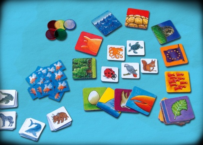 Cestovní verze hry Umí prase létat obsahuje 38 karet se zvířaty a 17 karet vlastností zvířat